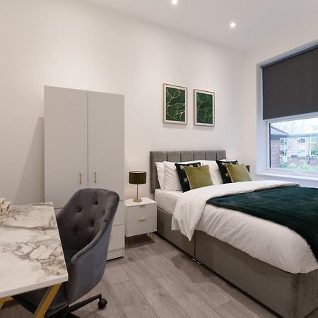 Fantastic New, London Apartment 3 Bed 1 Bath & Parking Whetstone Экстерьер фото