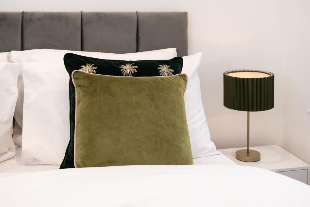 Fantastic New, London Apartment 3 Bed 1 Bath & Parking Whetstone Экстерьер фото